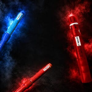 Czerwone i niebieskie race pirotechniczne dostępne w sklepie PyroKing